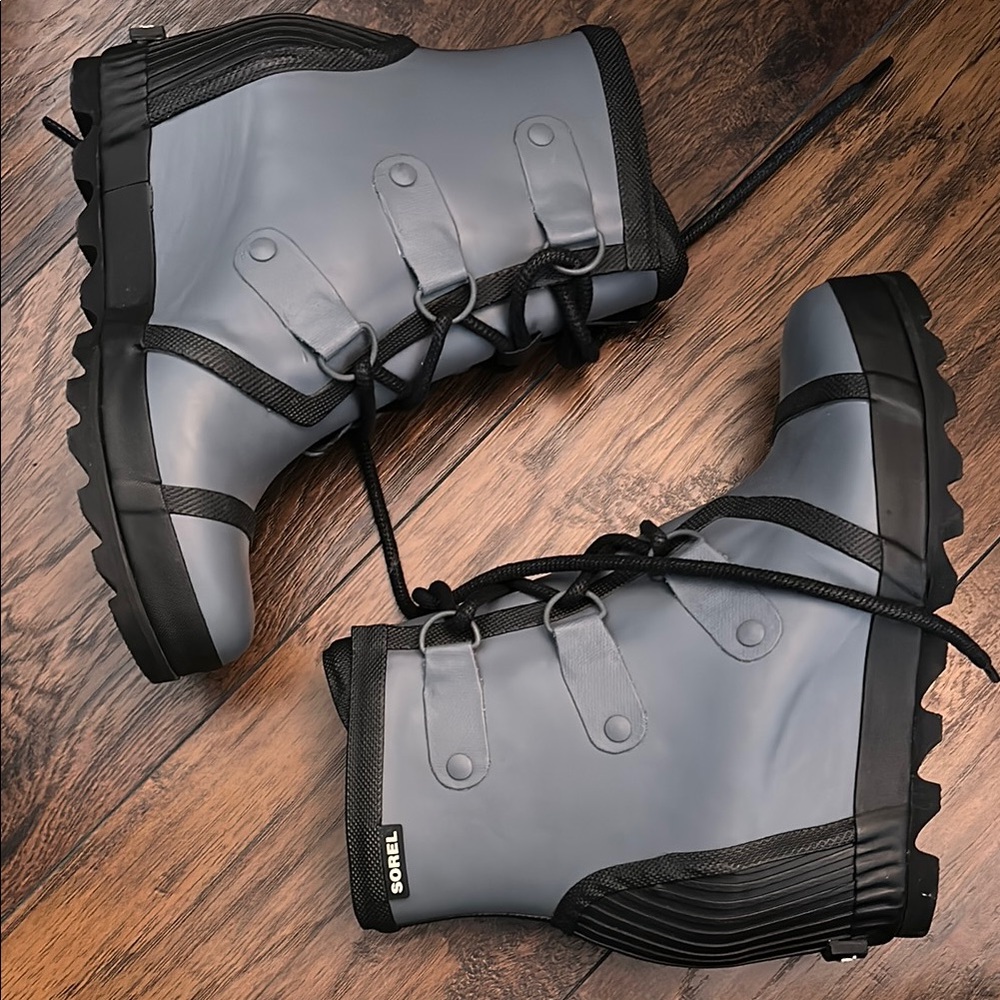 Sorel Women's Black and Gray Winter Boots